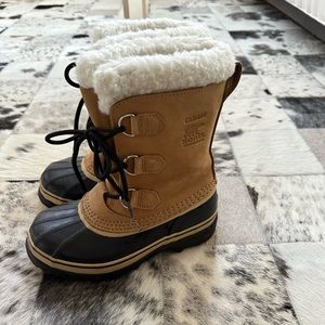 Sorel Caribou - tan color - size 3 (kids) - excellent condition